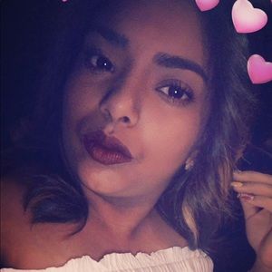 Meet your Posher, Deyanira